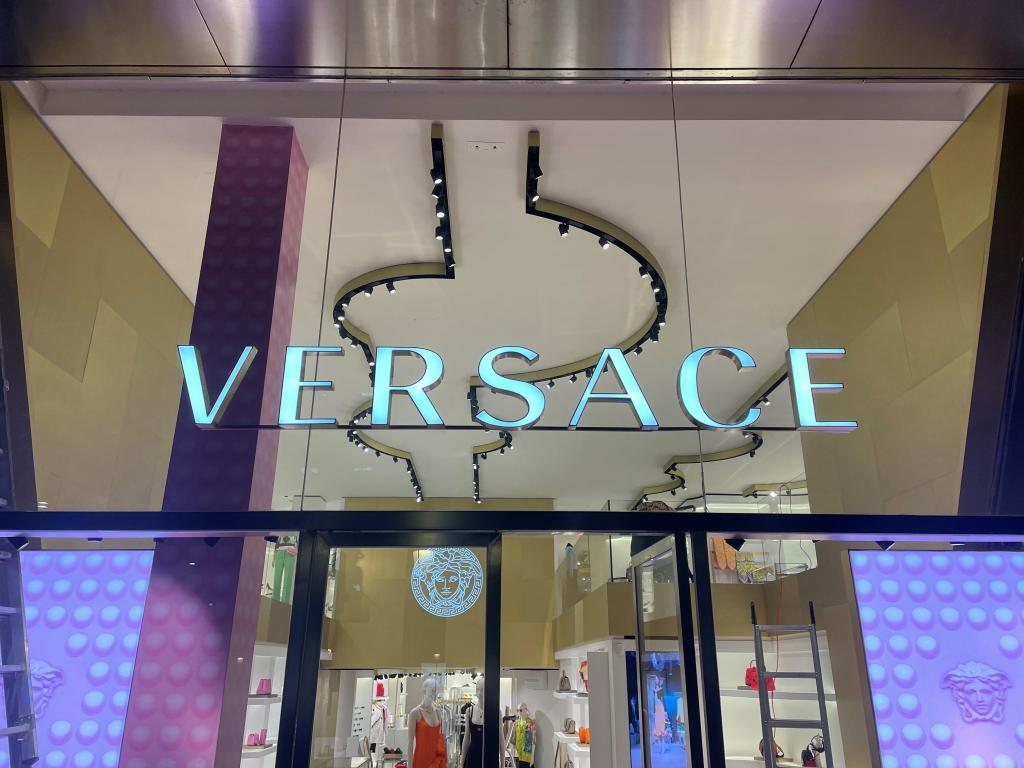 versace_stores